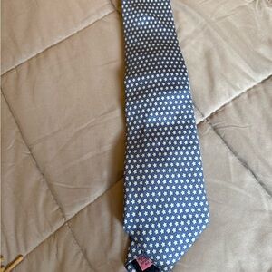 Vineyard Vines Blue and White Star Tie